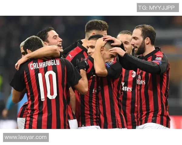 中超精彩对决曼联与AC米兰握手言和乌龙球成比赛高潮引发转会热议 中超精彩对决曼联与AC米兰握手言和乌龙球成比赛高潮引发转会热议