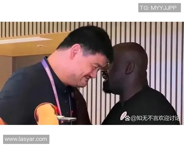 姚明粉色头发引发热议网友热评其时尚风格与篮球巨星形象的碰撞