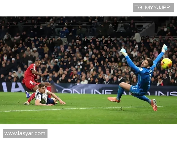 英超激战：那不勒斯大胜皇马红牌事件引发全场热议与争议