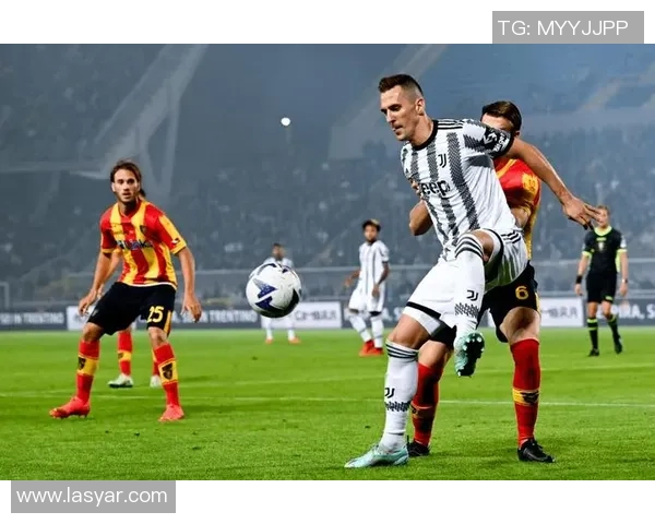 西甲激战：多特蒙德与尤文图斯战成平局绝杀时刻引发全场狂欢