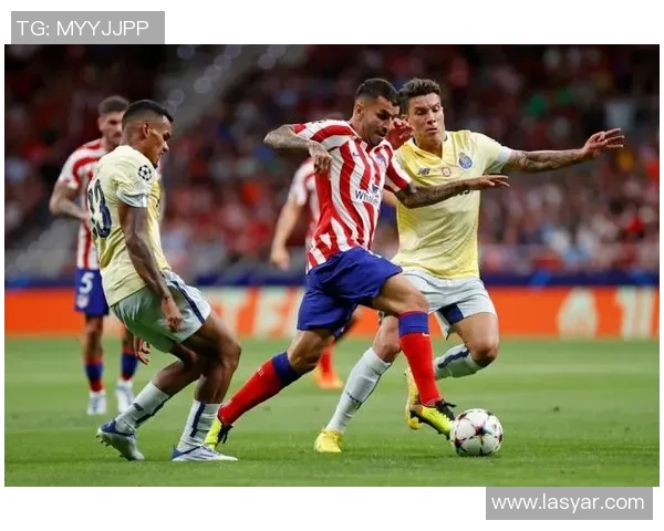 足总杯精彩对决里昂与波尔图激战成平局帽子戏法引发全场热烈反响 足总杯精彩对决里昂与波尔图激战成平局帽子戏法引发全场热烈反响