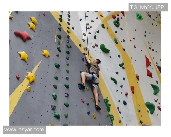 重庆攀岩队在世界滑板锦标赛中的拼搏历程与荣耀时刻分享 重庆攀岩队在世界滑板锦标赛中的拼搏历程与荣耀时刻分享