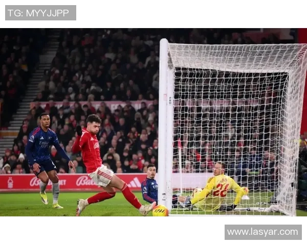 阿森纳友谊赛大胜热刺乌龙球引发争议判罚全场沸腾 阿森纳友谊赛大胜热刺乌龙球引发争议判罚全场沸腾