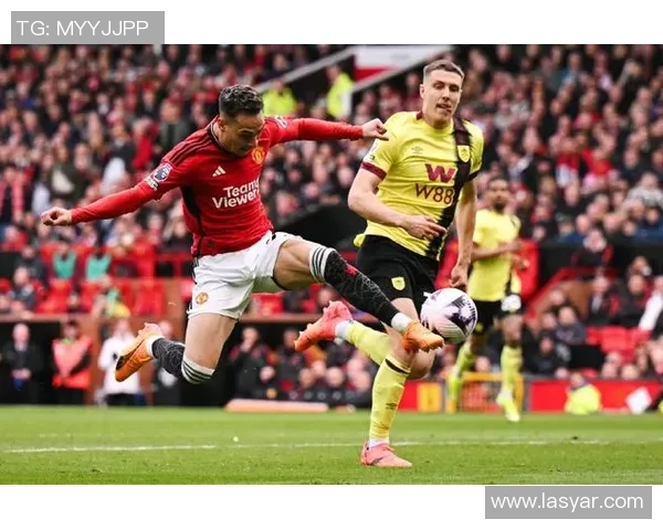 欧联杯曼联逆转多特蒙德补时绝杀引发争议判罚全场沸腾