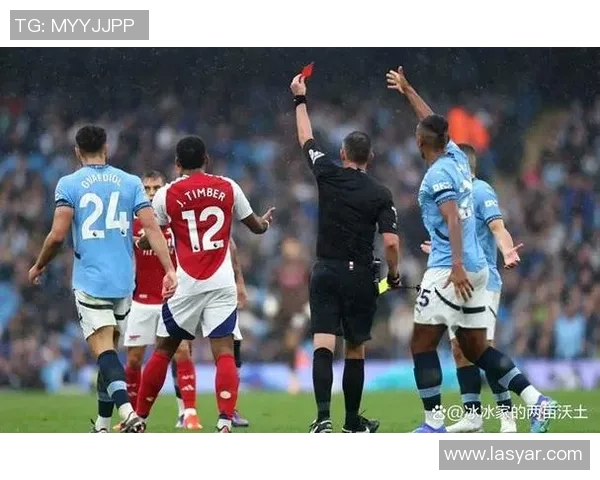 德甲焦点战曼联绝杀曼城全场沸腾争议判罚引发热议