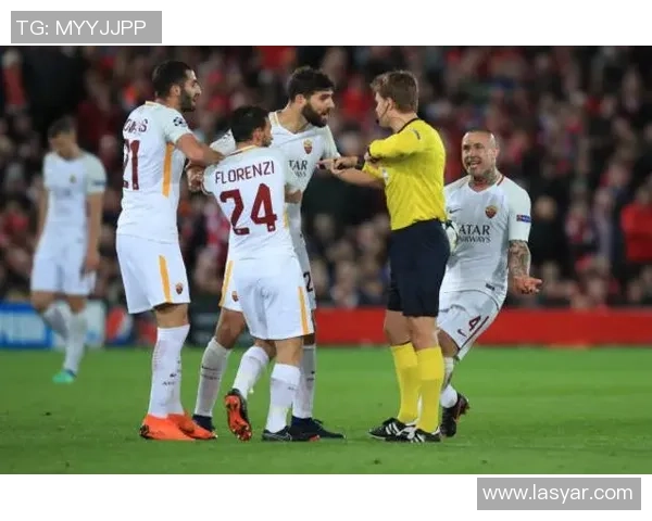 德甲激战：尤文图斯大胜里昂引发争议判罚全场沸腾