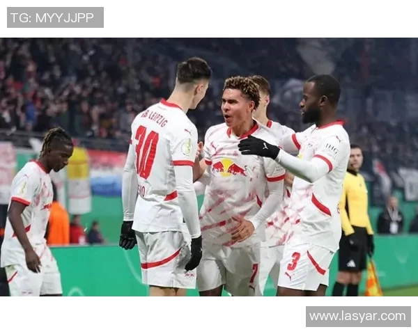 欧冠精彩对决：里昂与莱比锡战成平局乌龙球成比赛转折点